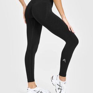 Effortless Seamless Leggings with White Logo Color: Black Size: Small